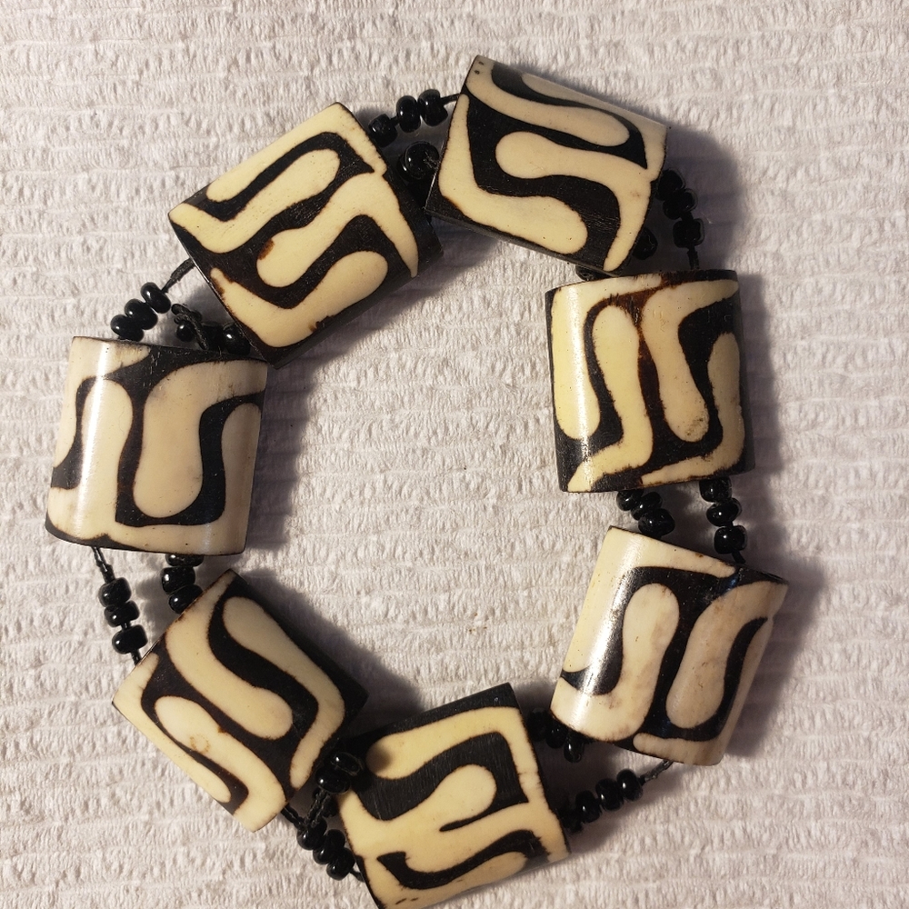 Wooden Black and Cream Colored Stretch Bracelet